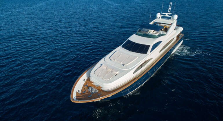 Astondoa 102 GLX Kirios | Ibiza Yacht Charters